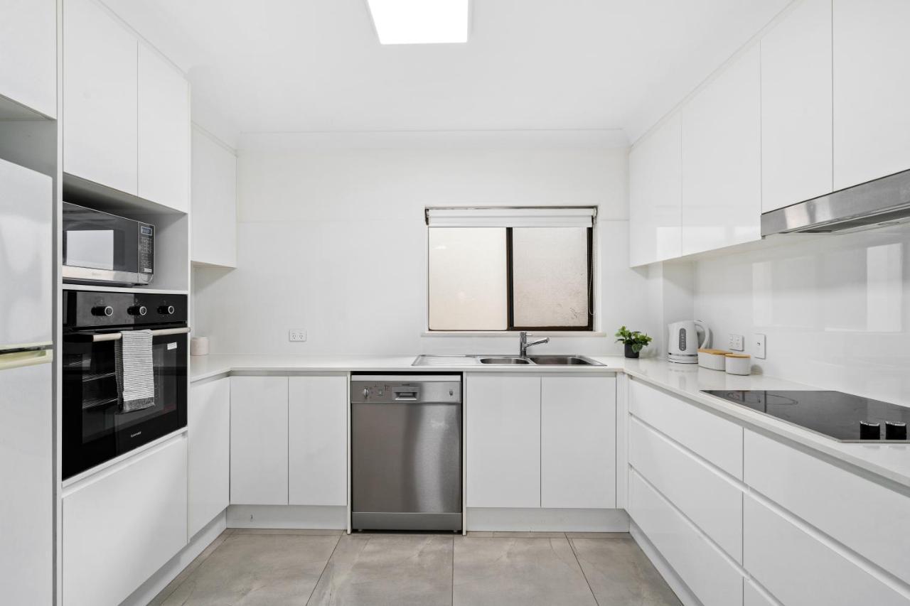 גולד קוסט Coco Bella Retreat In Central Surfers - Sleeps 6-8 מראה חיצוני תמונה